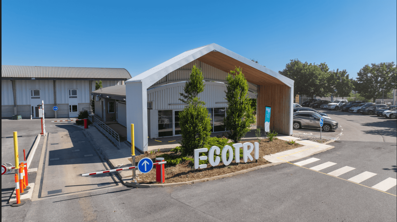 Entrée ECOTRI le centre de tri des emballages et des papiers - Millau